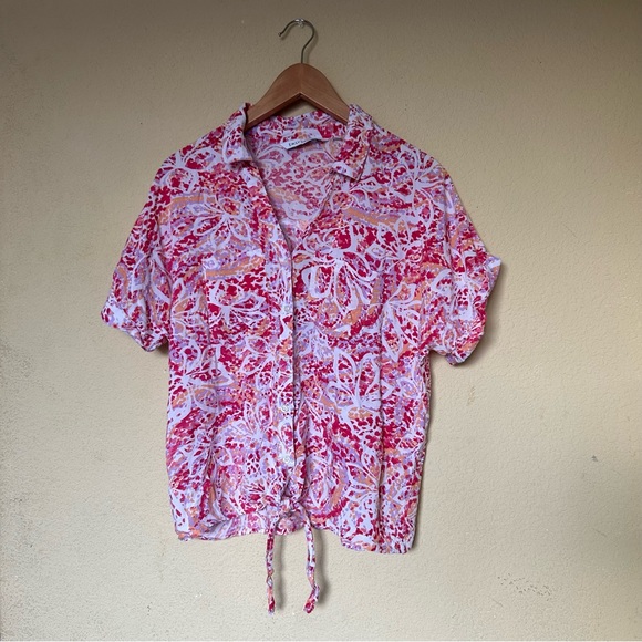3/$20 Emily Daniels, pink and orange swirl pattern button down with front tie - Picture 4 of 9
